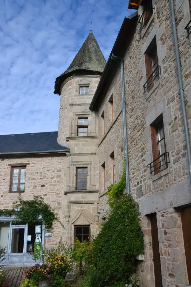 Tour du 16e siècle, sise dans le quartier du Puy d'Ayen