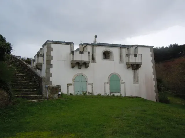 Tour-modèle de Port-Andro