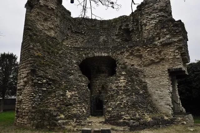 Vestiges de la tour