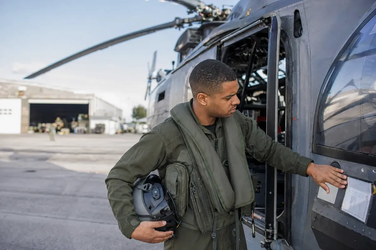 Pilote d'hélicoptère des forces armées