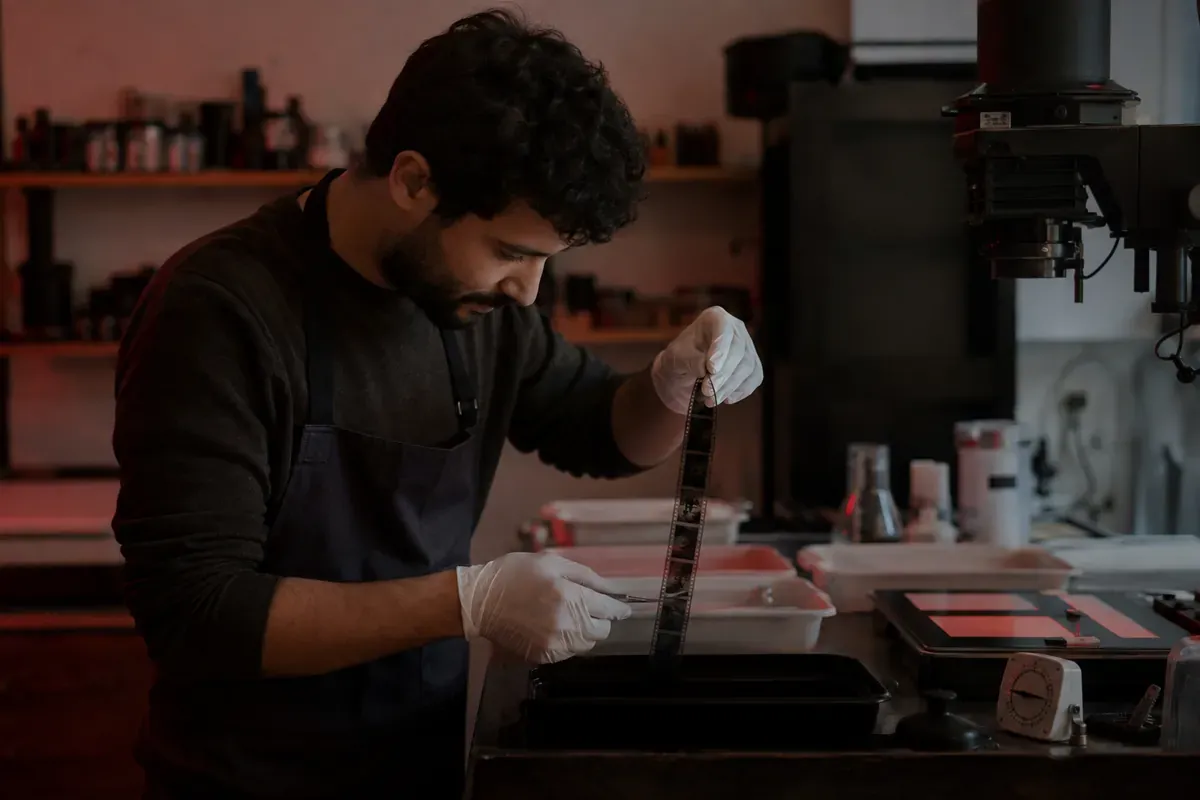 Technicien de laboratoire photographique