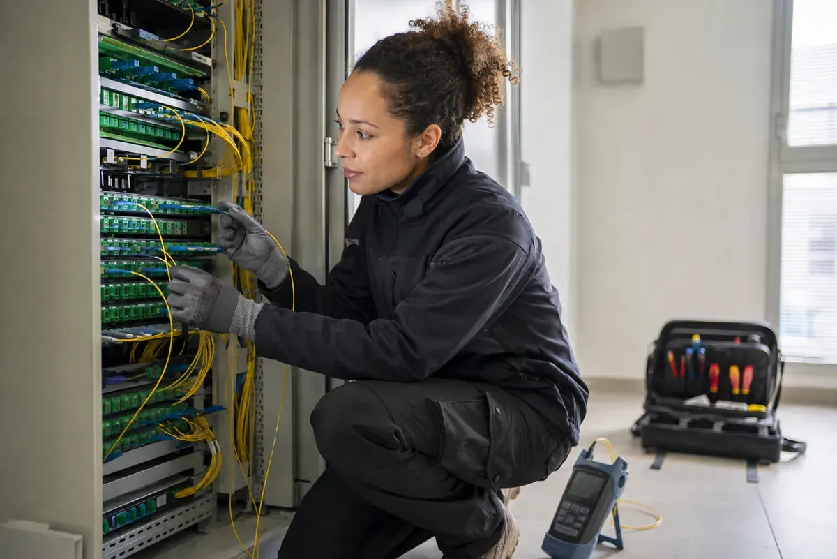 Technicien de maintenance fibre optique