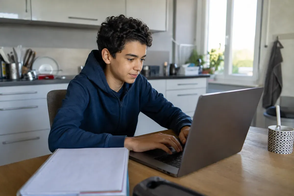 CV pour un stage de 3e : modèle simple et conseils