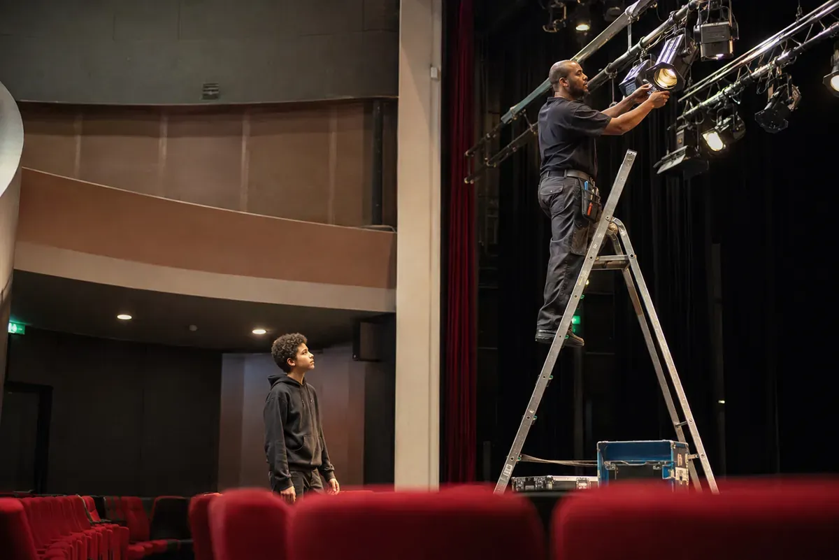 Stage de 3e dans les arts, la culture et le spectacle : où le faire, quoi observer, qui contacter