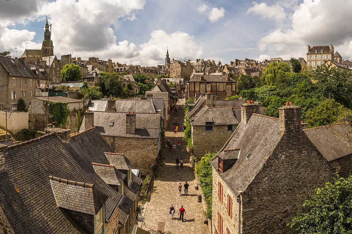 Dinan
